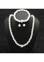 Pearl Design Metal Detail White Necklace Set