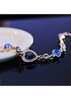 Rhinestone Metal Detail Heart Deaign Bracelet