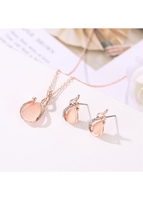 Oval Design Jade Detail Gold Necklace and Pendant