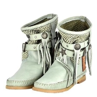 Noracora Boots Gray Closed Toe Tassel Boots