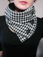 Noracora White-Black Polyester Spring