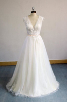 Bridelily Awesome Appliques Vneck Tulle Wedding Dress
