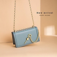 small bag female 2021 new trendy wild cross-body female bag fashion niche design sense chain small square bag