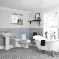 Ensemble de Bain - Baignoire îlot rétro,  pack WC et bidet suspendu avec choix de lavabo – Chester