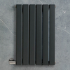 Radiateur design électrique horizontal – Anthracite – 63, 5 cm x 42 cm – Avec thermostat externe – Câblé avec cache câble – Delta – ECOSO par Hudson Reed